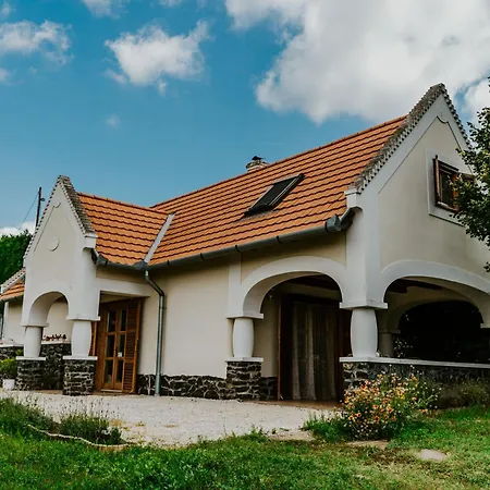 Harsfa Vendeghaz Feriehus Hegymagas