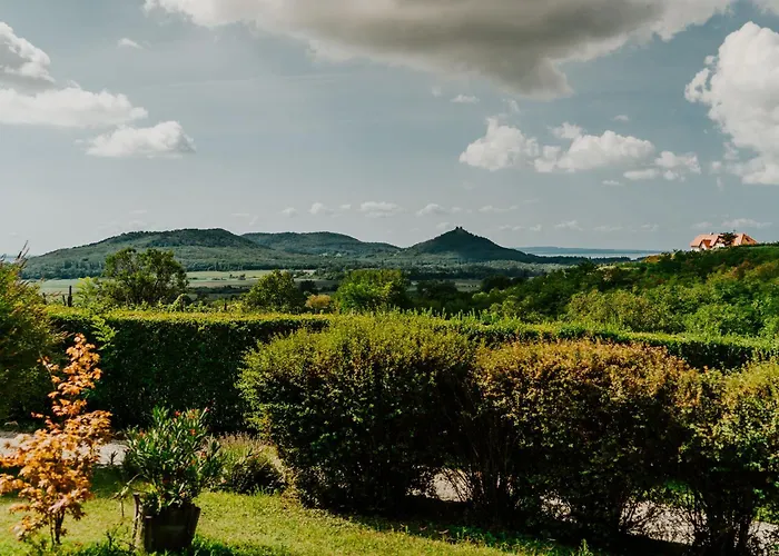 펜션 Harsfa Vendeghaz